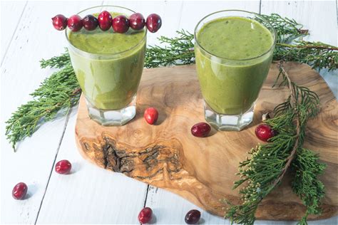 cranberry green smoothie.jpg